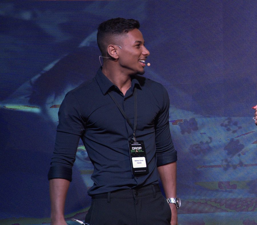 Matheus Carson no palco — Drop Brasil
